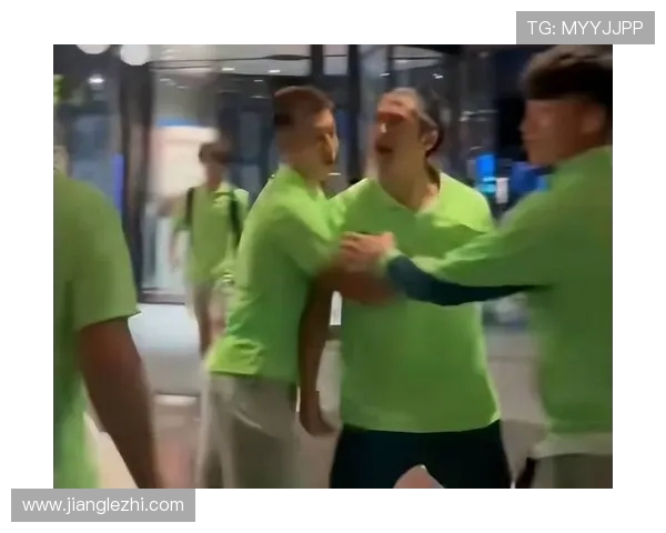 北京篮球队团队协作引发热议球迷对战术配合和球员默契提出不同看法 北京篮球队团队协作引发热议球迷对战术配合和球员默契提出不同看法