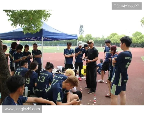 南京飞盘队在世界攀岩锦标赛中以87分稳居积分榜首位 南京飞盘队在世界攀岩锦标赛中以87分稳居积分榜首位