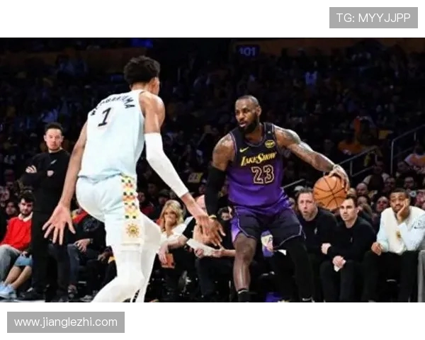 2008年NBA季后赛湖人对决马刺的激烈战斗与精彩瞬间回顾