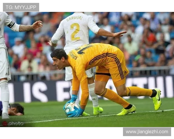 库尔图瓦：守护球门的铁血战士与足球世界的传奇之路