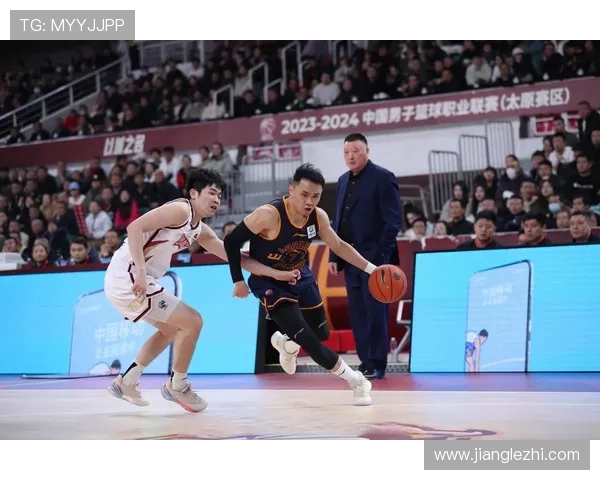 浙江稠州与山西汾酒的精彩对决揭示了中国篮球的魅力与竞争激烈的现状 浙江稠州与山西汾酒的精彩对决揭示了中国篮球的魅力与竞争激烈的现状